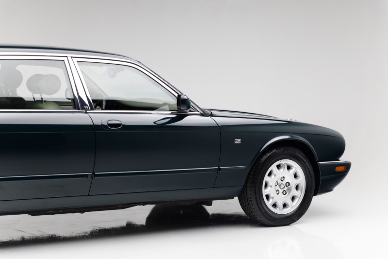 2000 Jaguar XJ8L L in , 