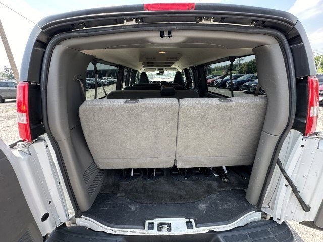 2019 Chevrolet Express Passenger LT 17