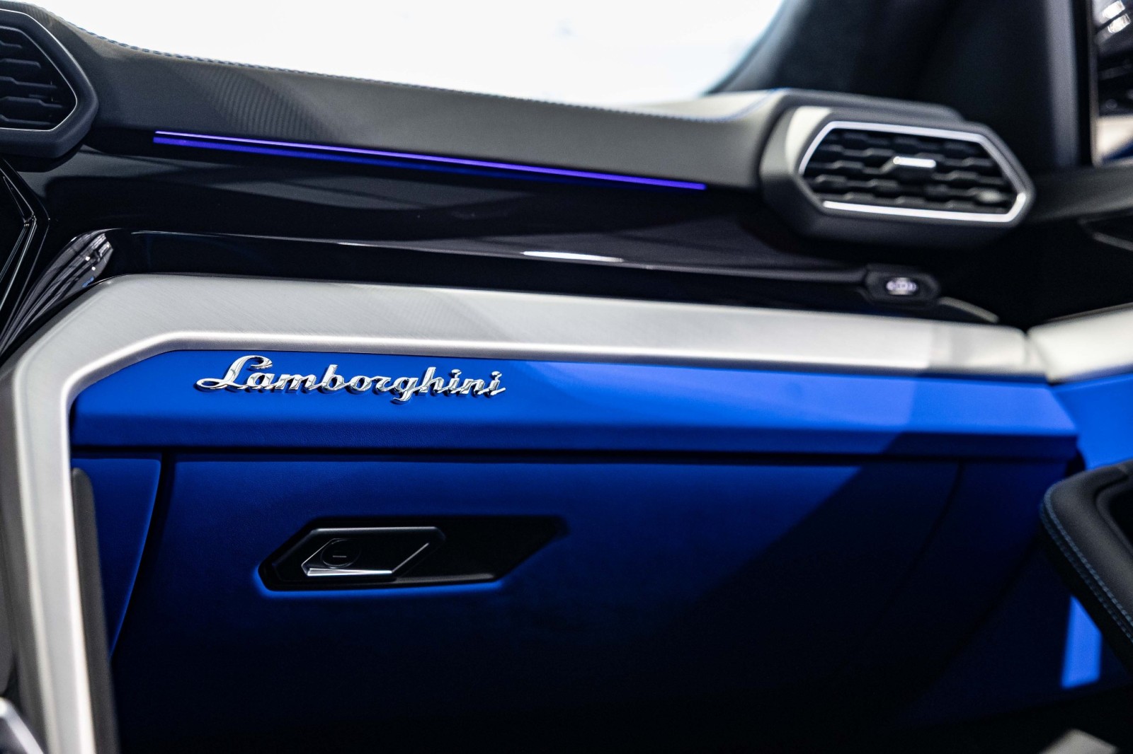 Used Car 2023 Lamborghini Urus  S For Sale Under $250,000 In Boerne, Texas