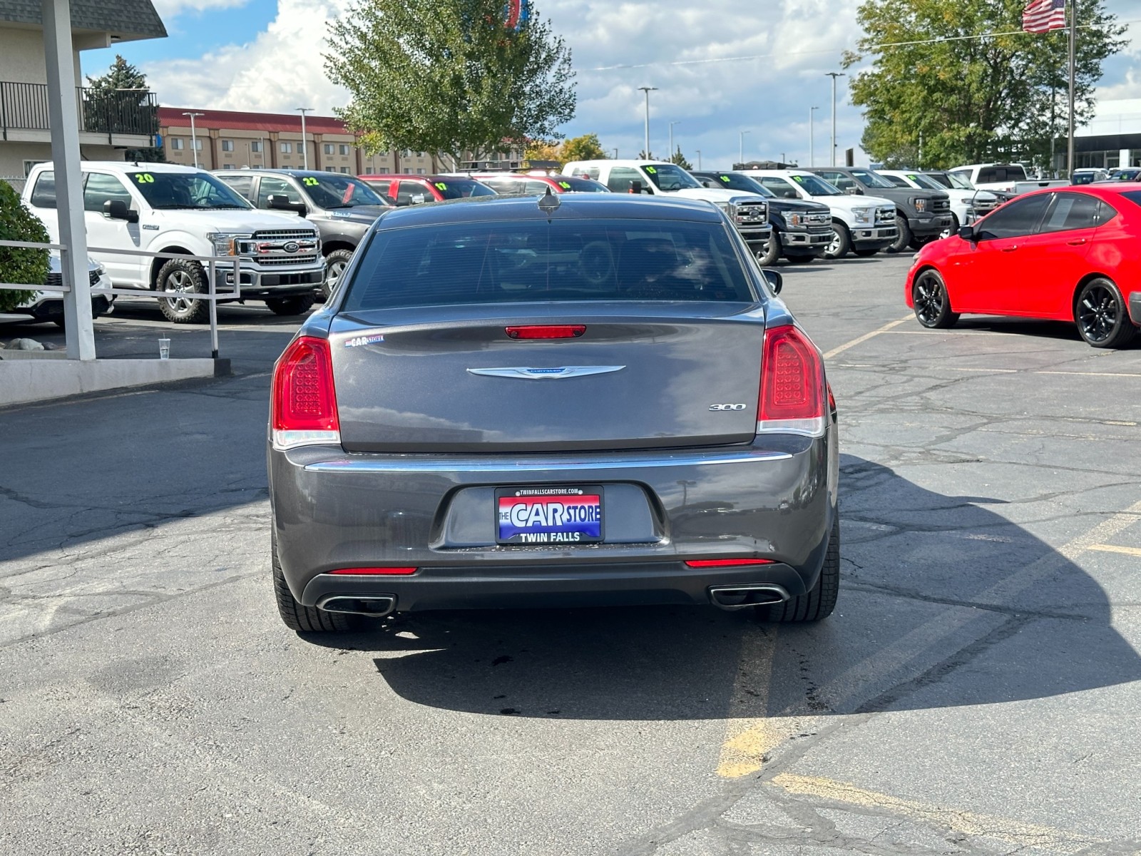 2018 Chrysler 300 Limited 8