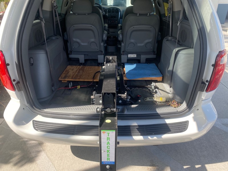 2006 Dodge Caravan SXT LOW MILES 28,367 1 OWNER HANDICAP LIFT in , 