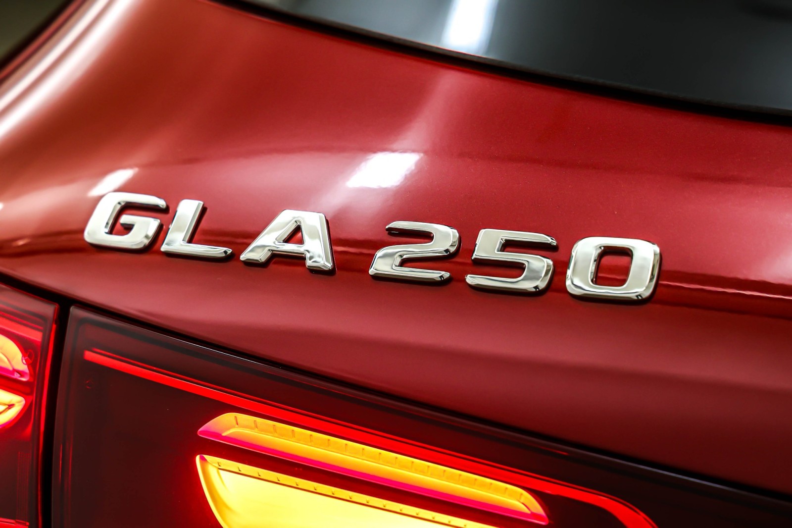 New 2026 MANUFAKTUR Patagonia Red Metallic Mercedes-Benz GLA 250 image 9