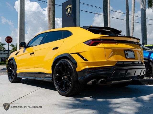 2023 Lamborghini Urus Performante in , 