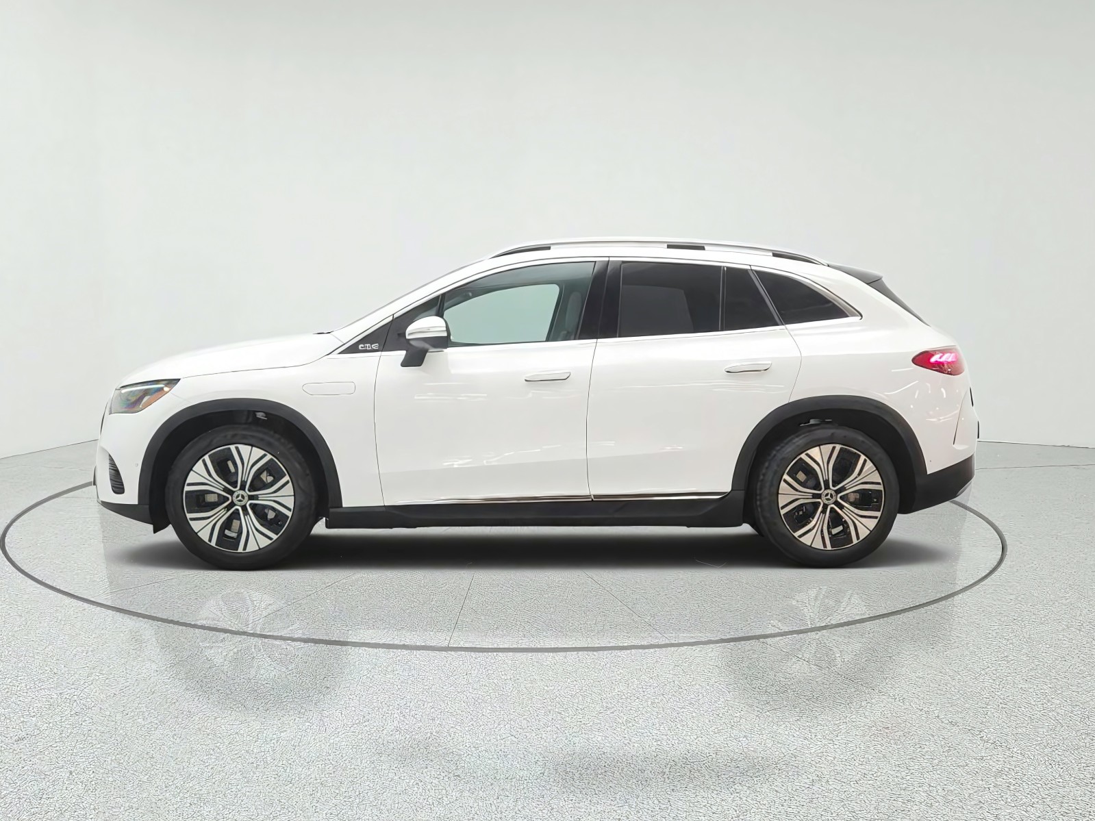 New 2027 Polar White Mercedes-Benz EQE 320+ SUV image 8