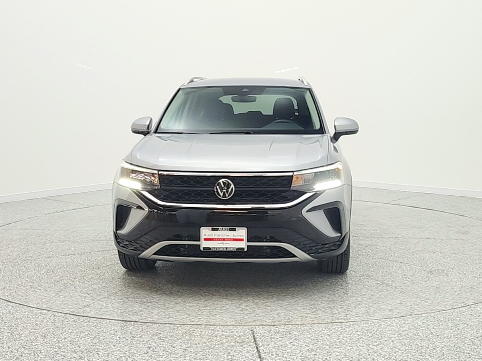 Used 2024 Pyrite Silver Metallic Volkswagen SE FWD image 2