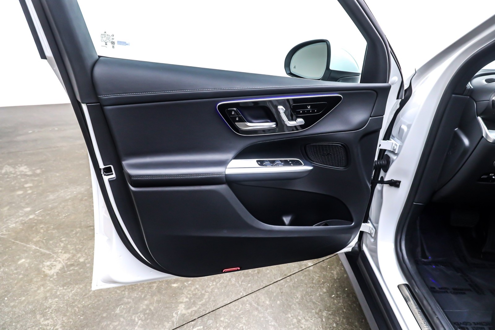 Used 2025 Polar White Mercedes-Benz GLC 300 SUV image 22