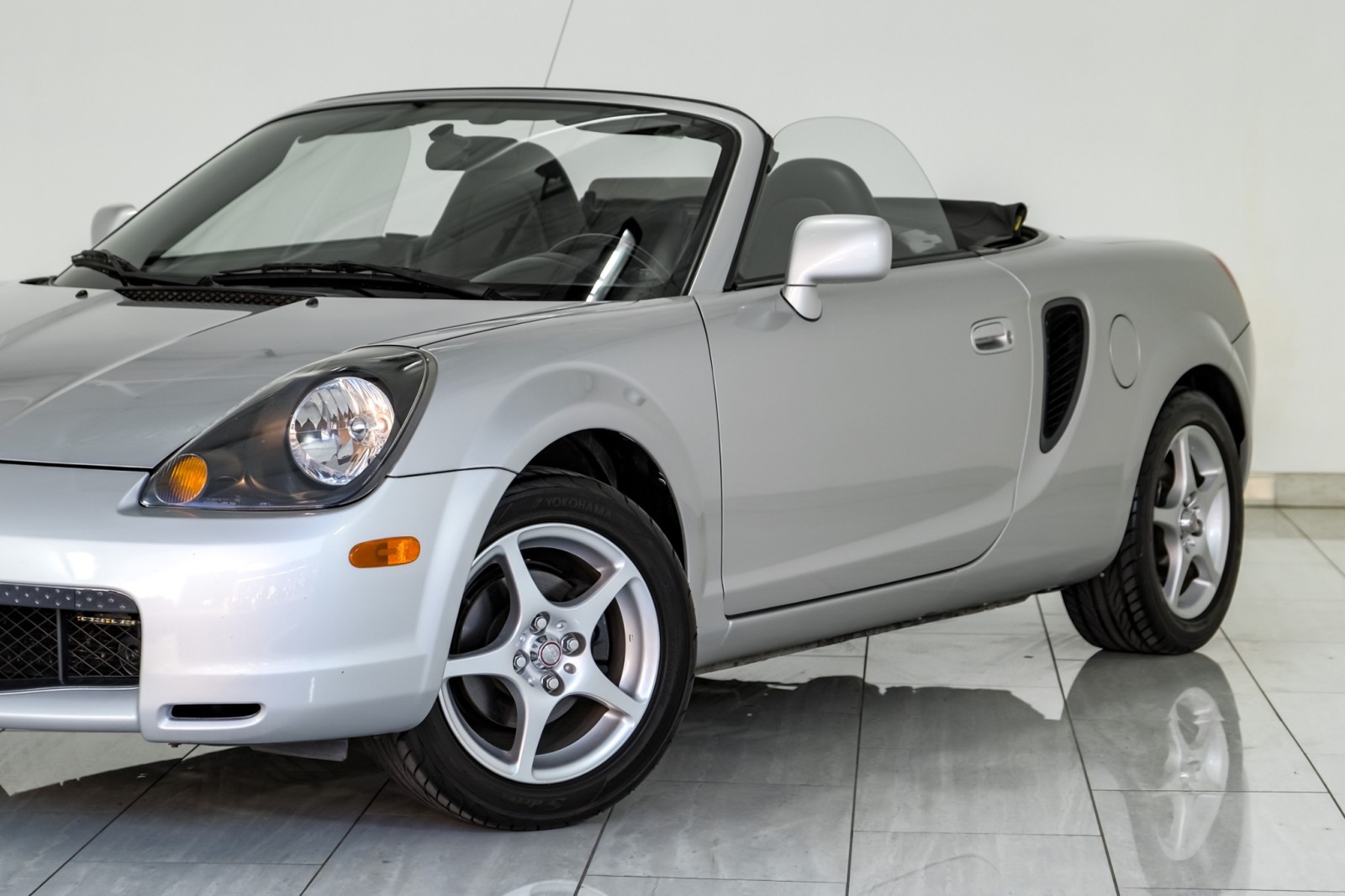 2000 Toyota MR2 Spyder LEATHER SEATS CRUISE CONTROL REMOTE KEYLESS ETNRY  37