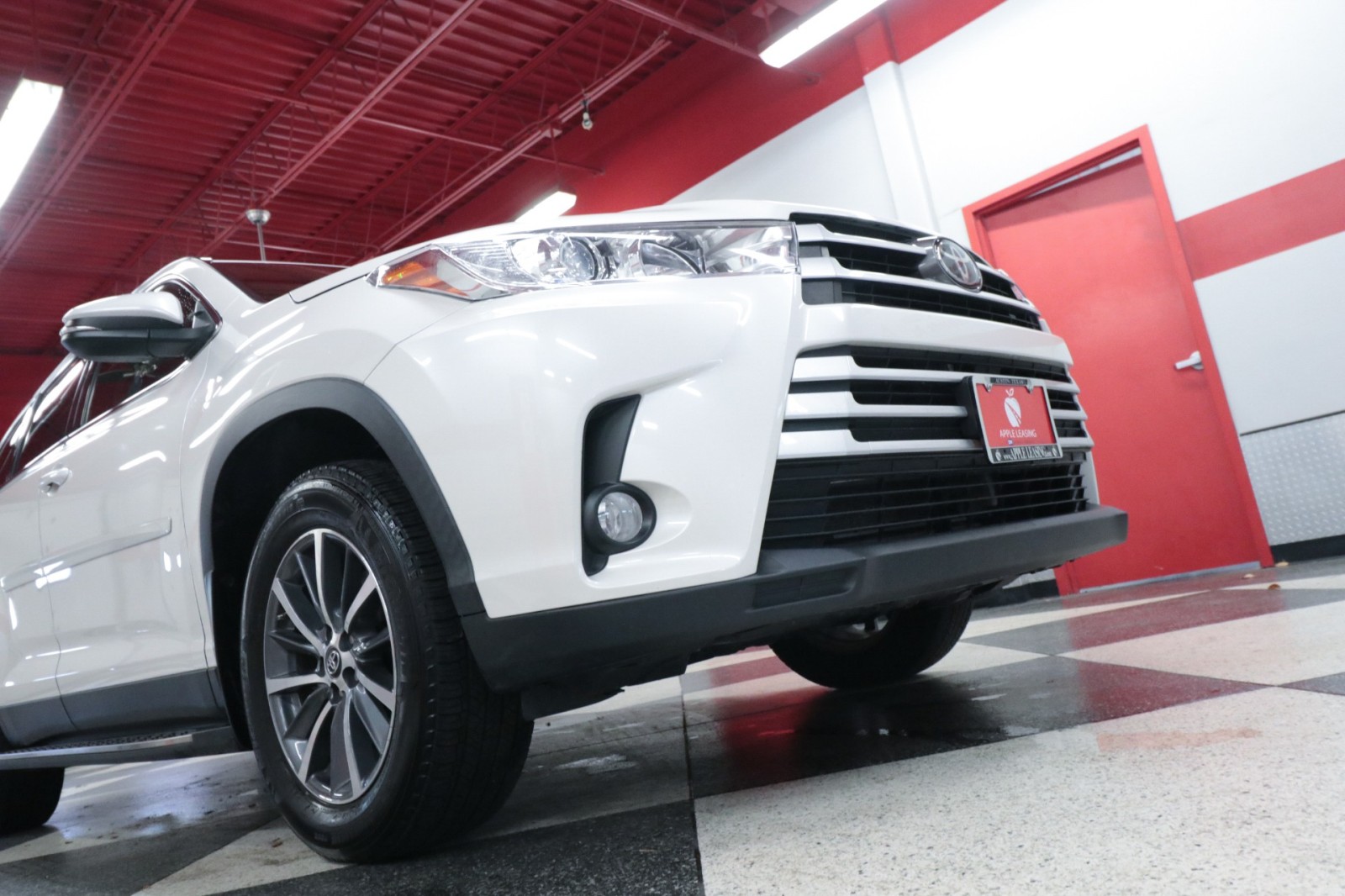 Used Car 2019 Toyota Highlander  Xle For Sale Under $30,000 In Austin, Texas