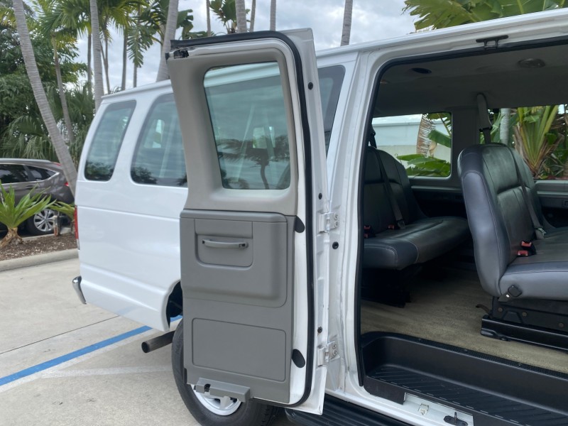 2008 Ford Econoline Wagon XLT 15 PASSENGERS E350 CLEAN in , 