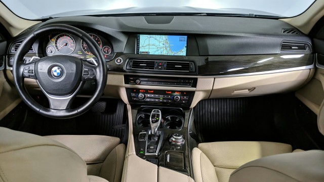 2011 BMW 5 Series 550i 23