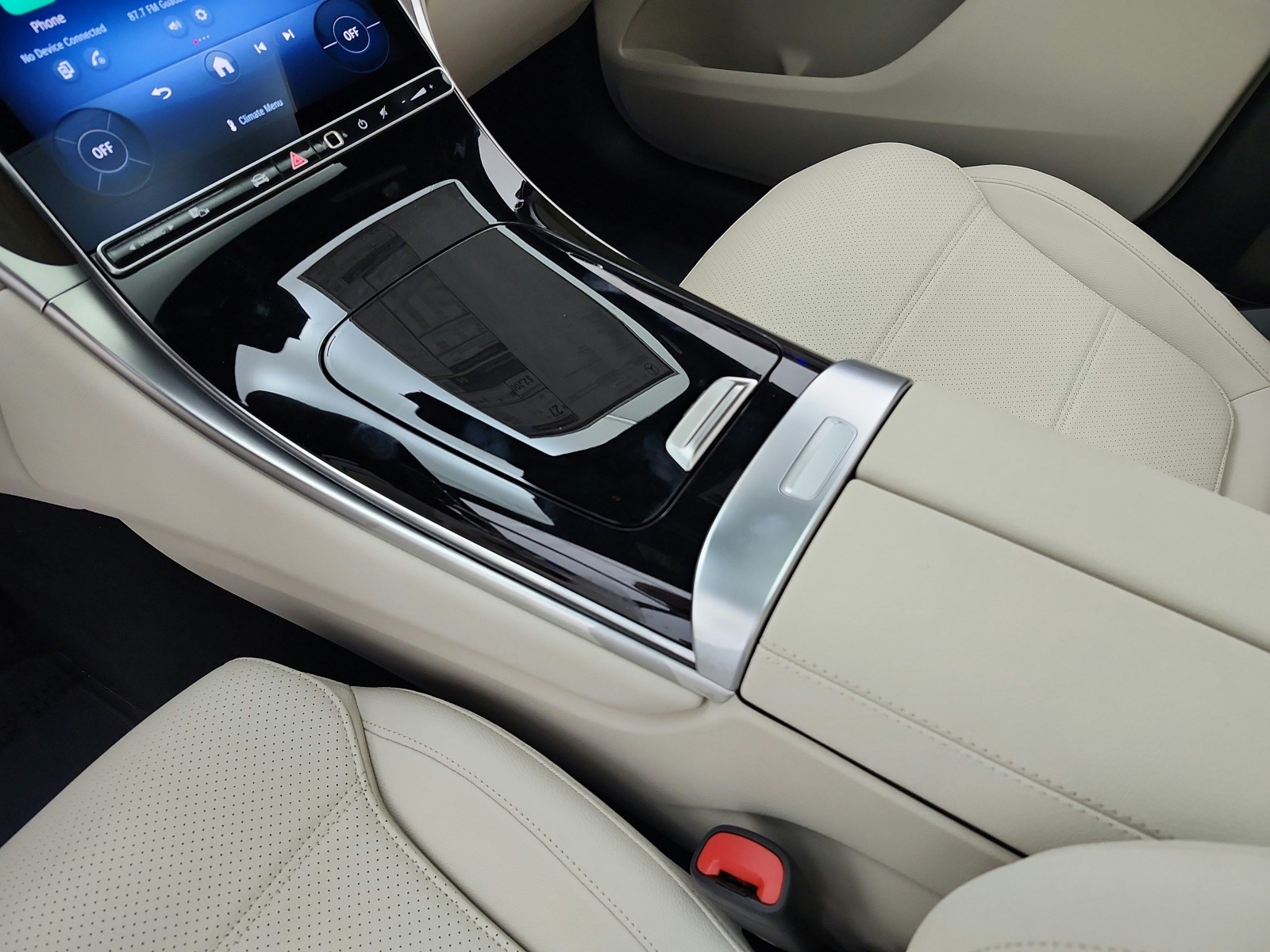 New 2027 Polar White Mercedes-Benz GLC 300 SUV image 10