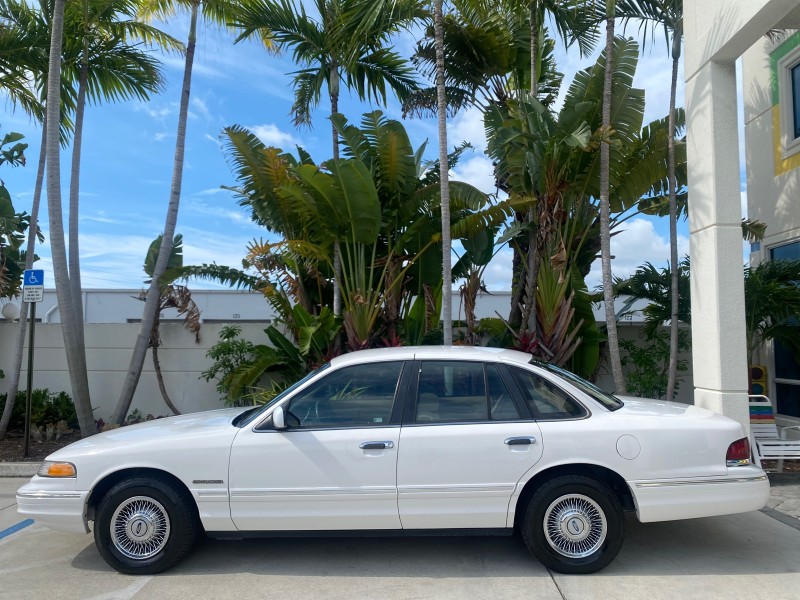 1995 Ford Crown Victoria LOW MILES 43,331 in , 