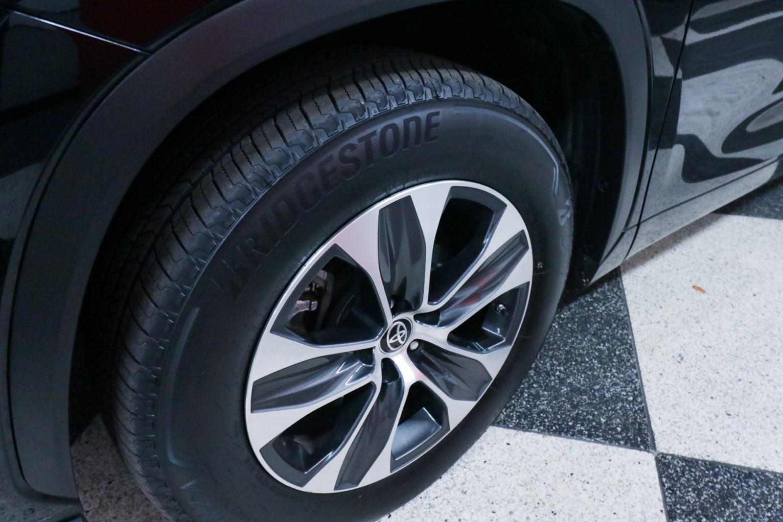 Used Car 2021 Toyota Highlander  Xle For Sale Under $35,000 In Austin, Texas