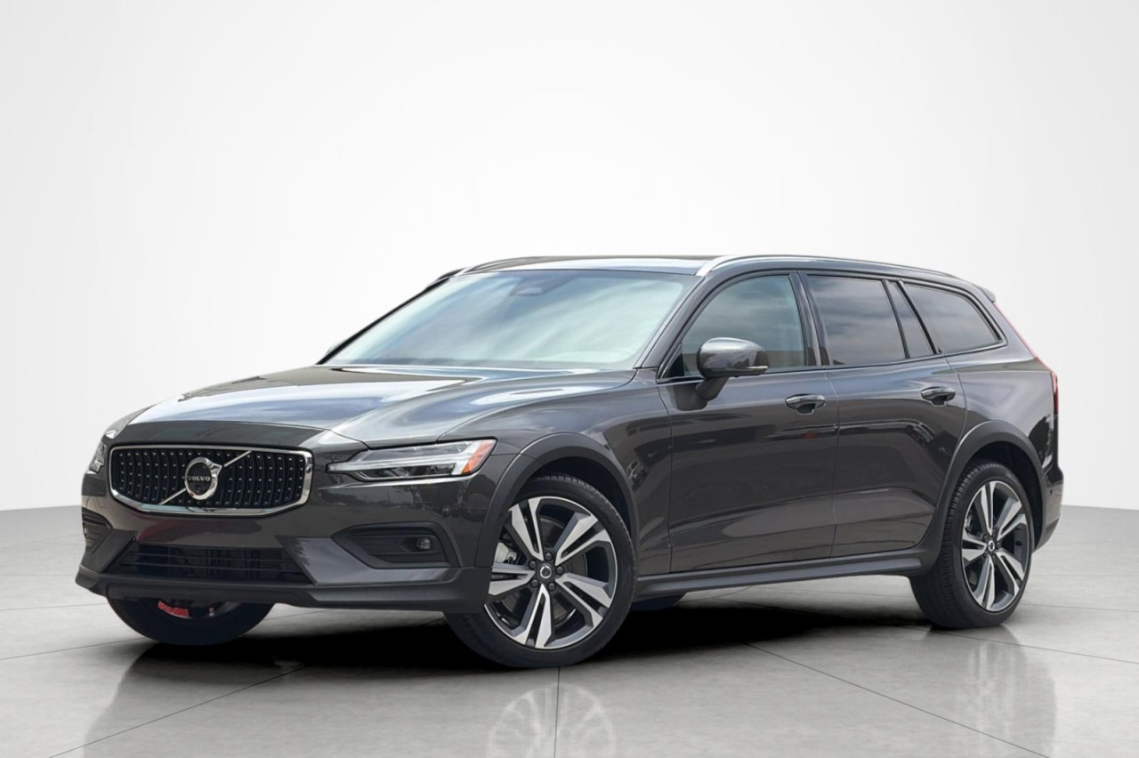 2025 Volvo V60 Cross Country 2025 Volvo V60 Cross Country Plus Wagon