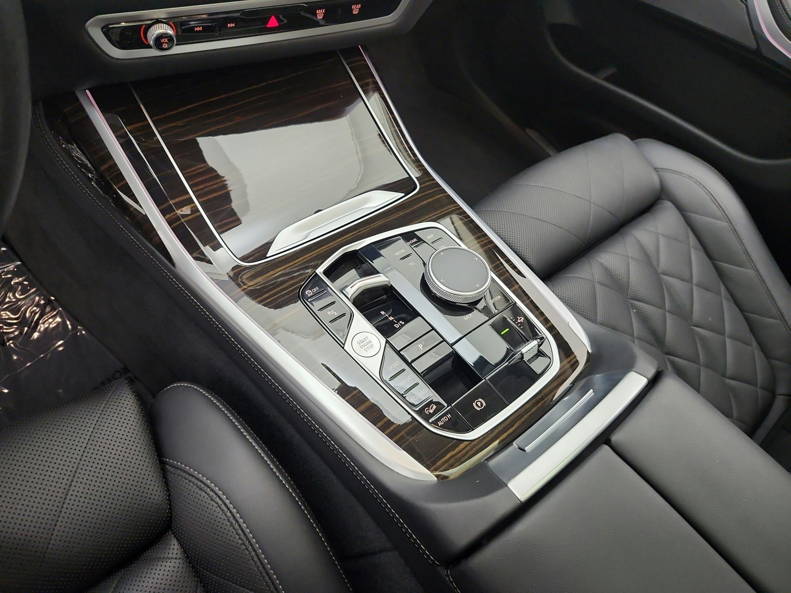 Used 2024 Sparkling Copper Metallic BMW xDrive40i Sports Activity Vehicle image 13