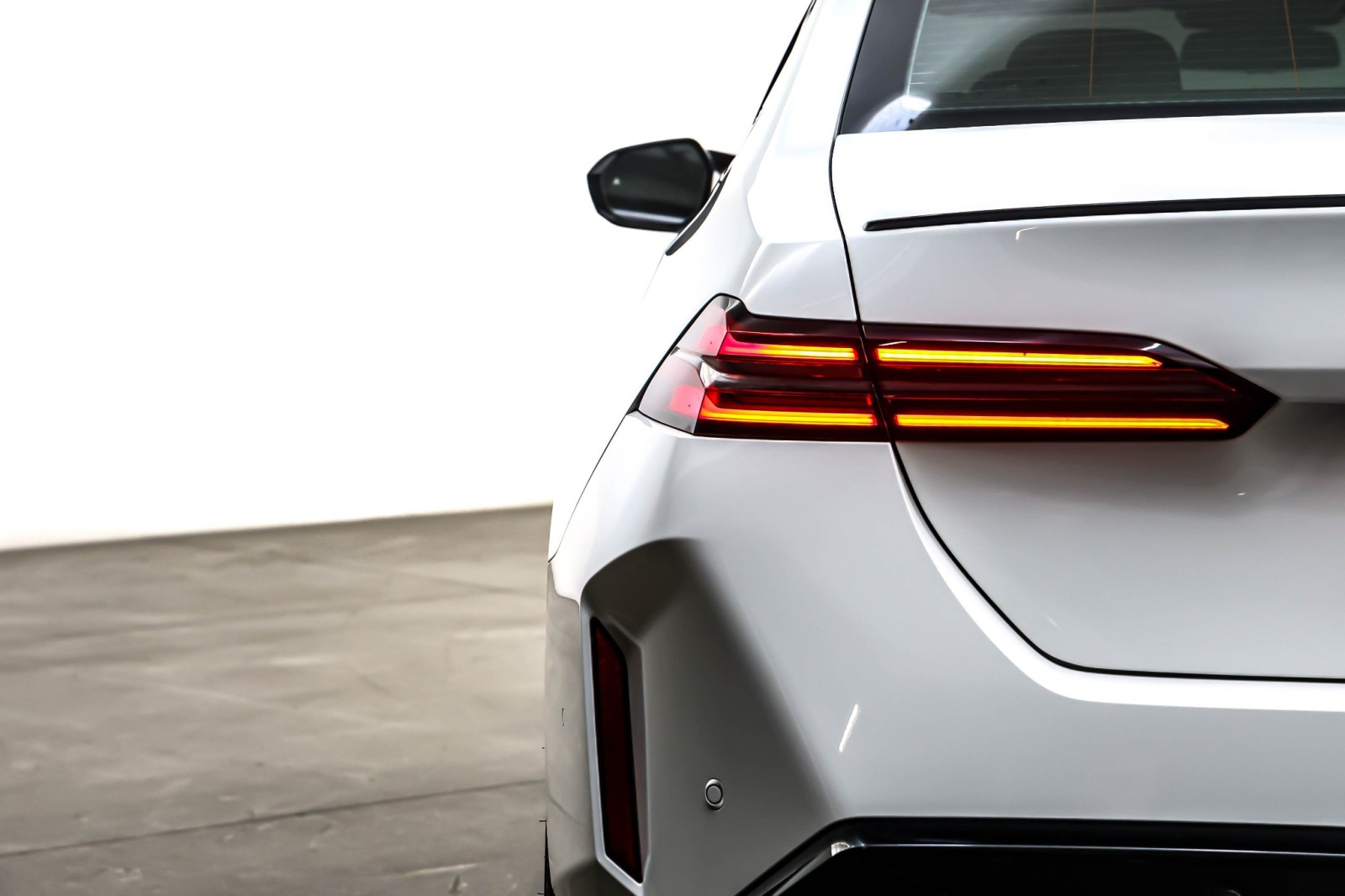 Used 2025 Alpine White BMW Sedan image 15