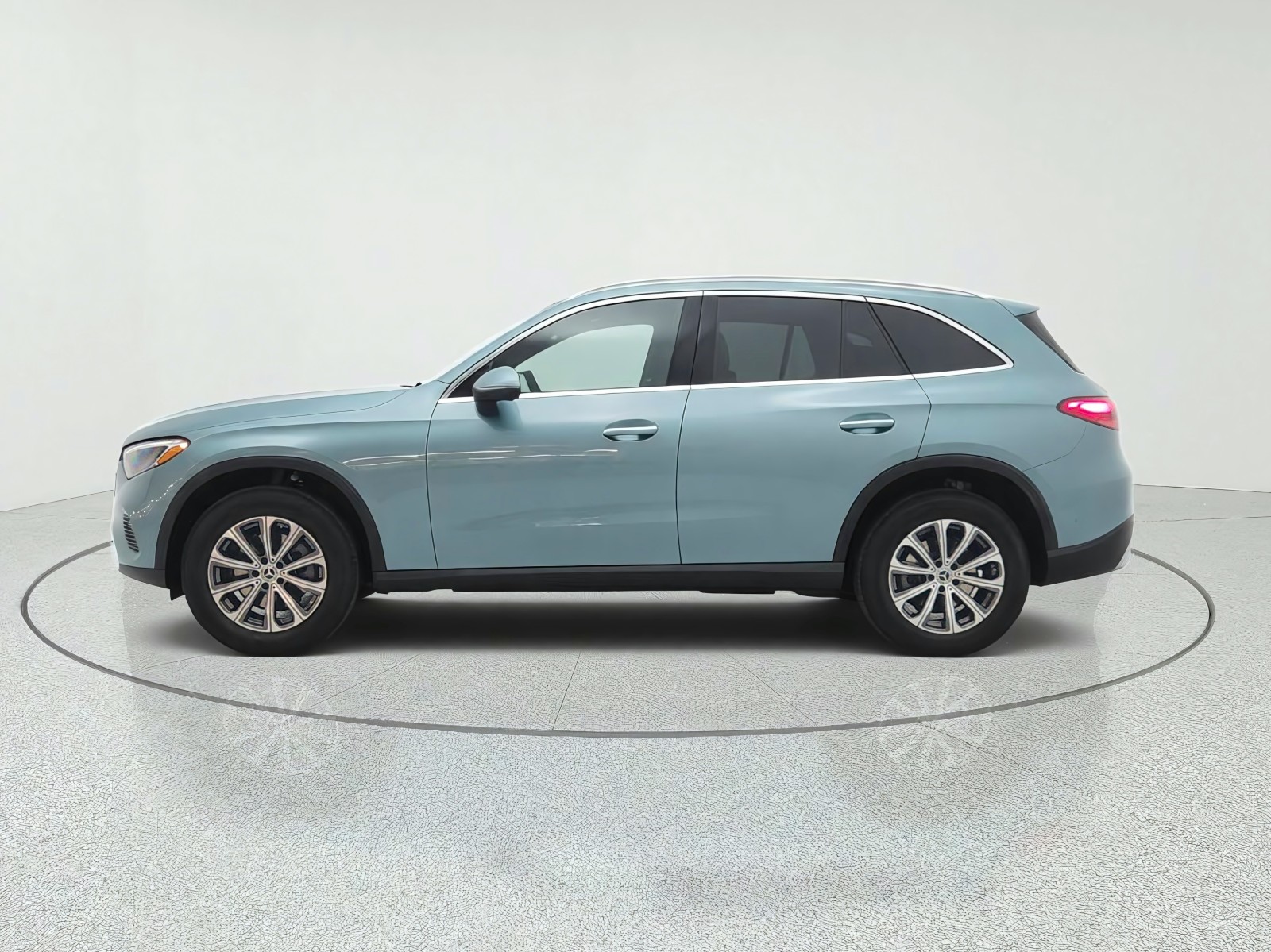 New 2027 Verde Silver Metallic Mercedes-Benz GLC 300 SUV image 8