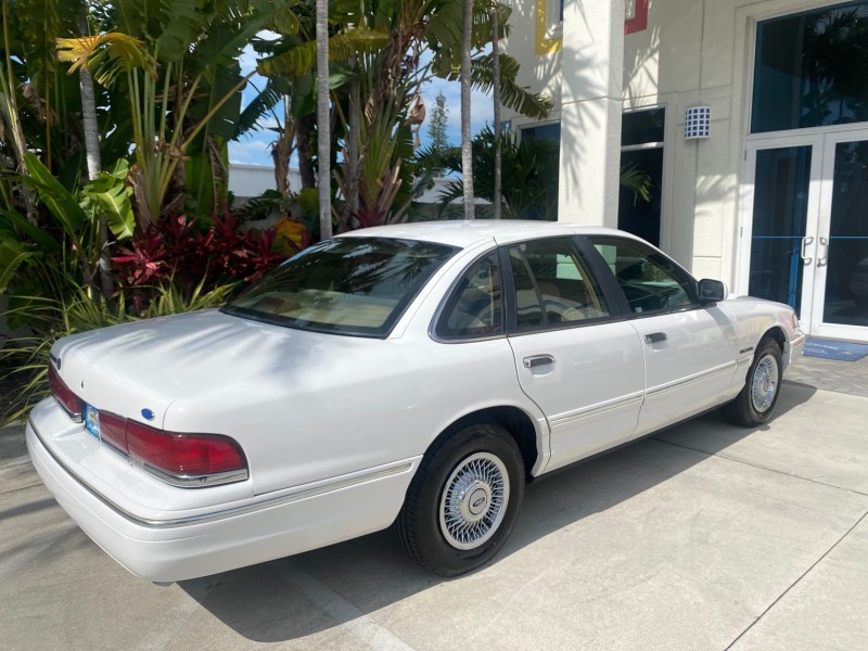 1995 Ford Crown Victoria LOW MILES 43,331 in , 