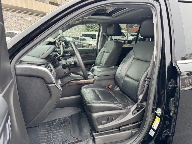 2017 Chevrolet Suburban LT Midnight with Center Bench 32