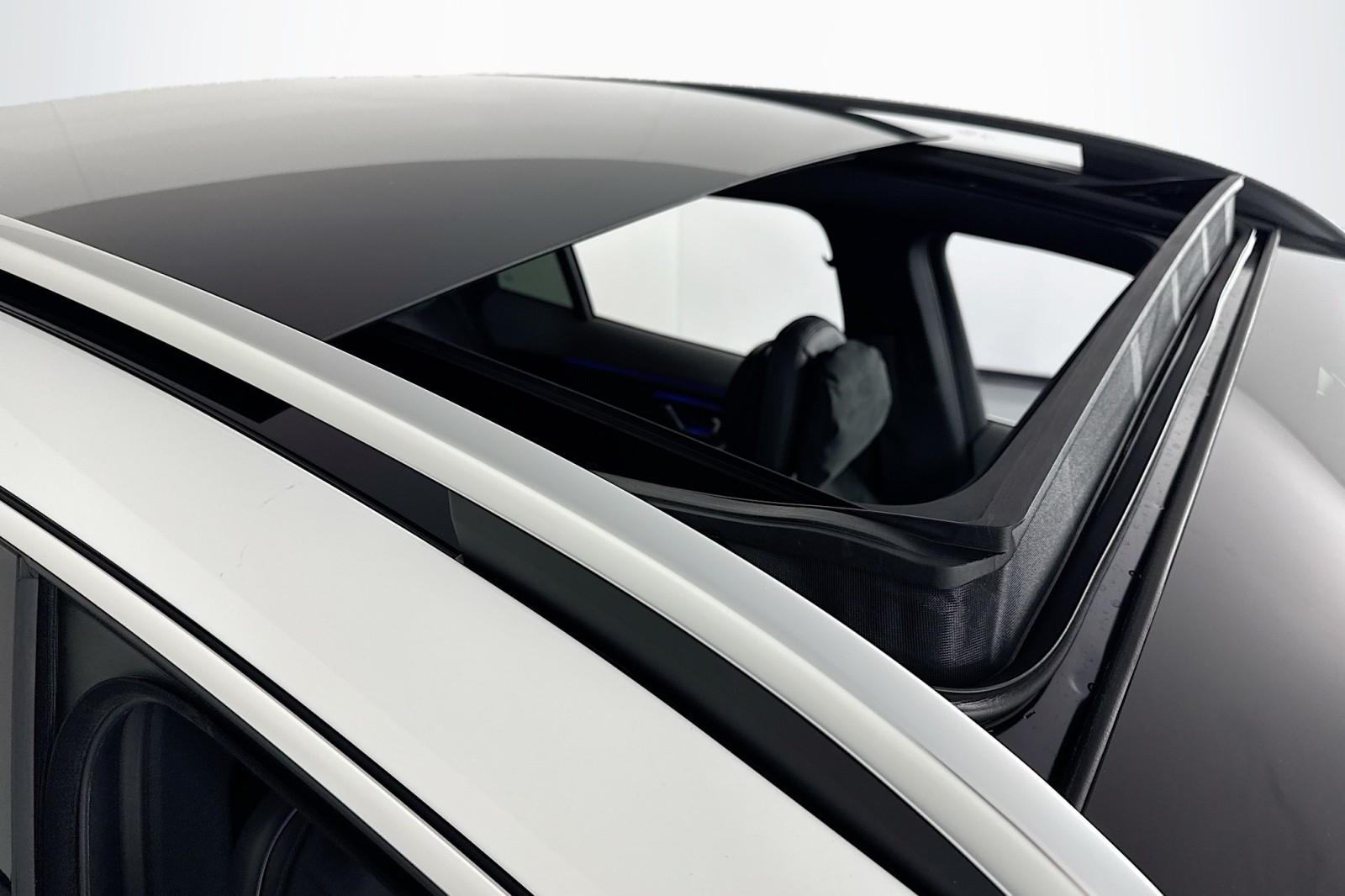 New 2026 Polar White Mercedes-Benz EQS 400 4MATIC® SUV image 21