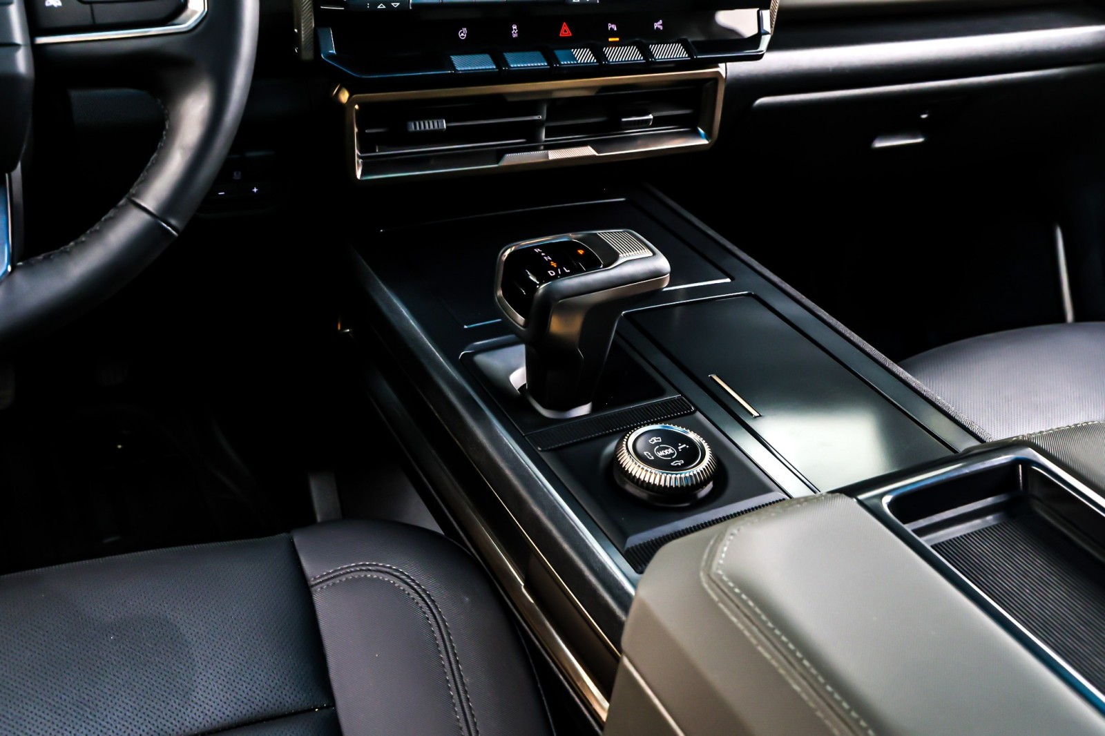 Used 2025 Meteorite Metallic (Grey) GMC e4WD Crew Cab 3X image 6