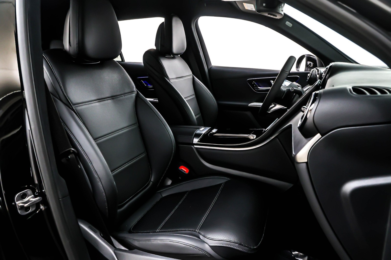 New 2026 Black Mercedes-Benz GLC 300 image 7