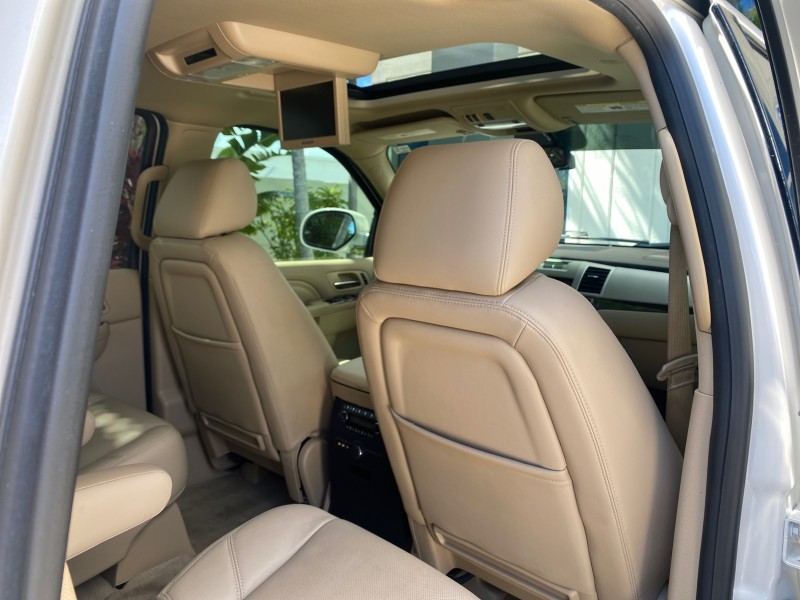 2013 Cadillac Escalade Luxury 1 OWNER LOW MILES 70,251 in ,