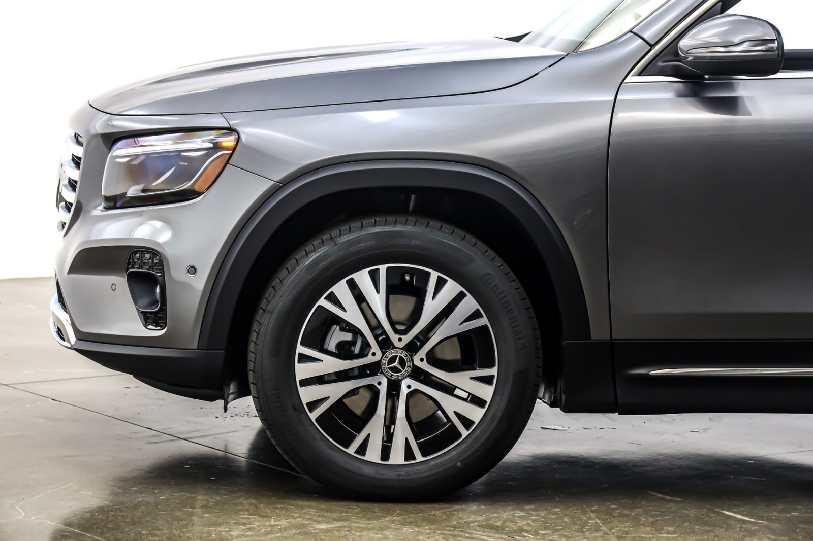 New 2026 Mountain Grey Metallic Mercedes-Benz GLB 250 SUV image 10