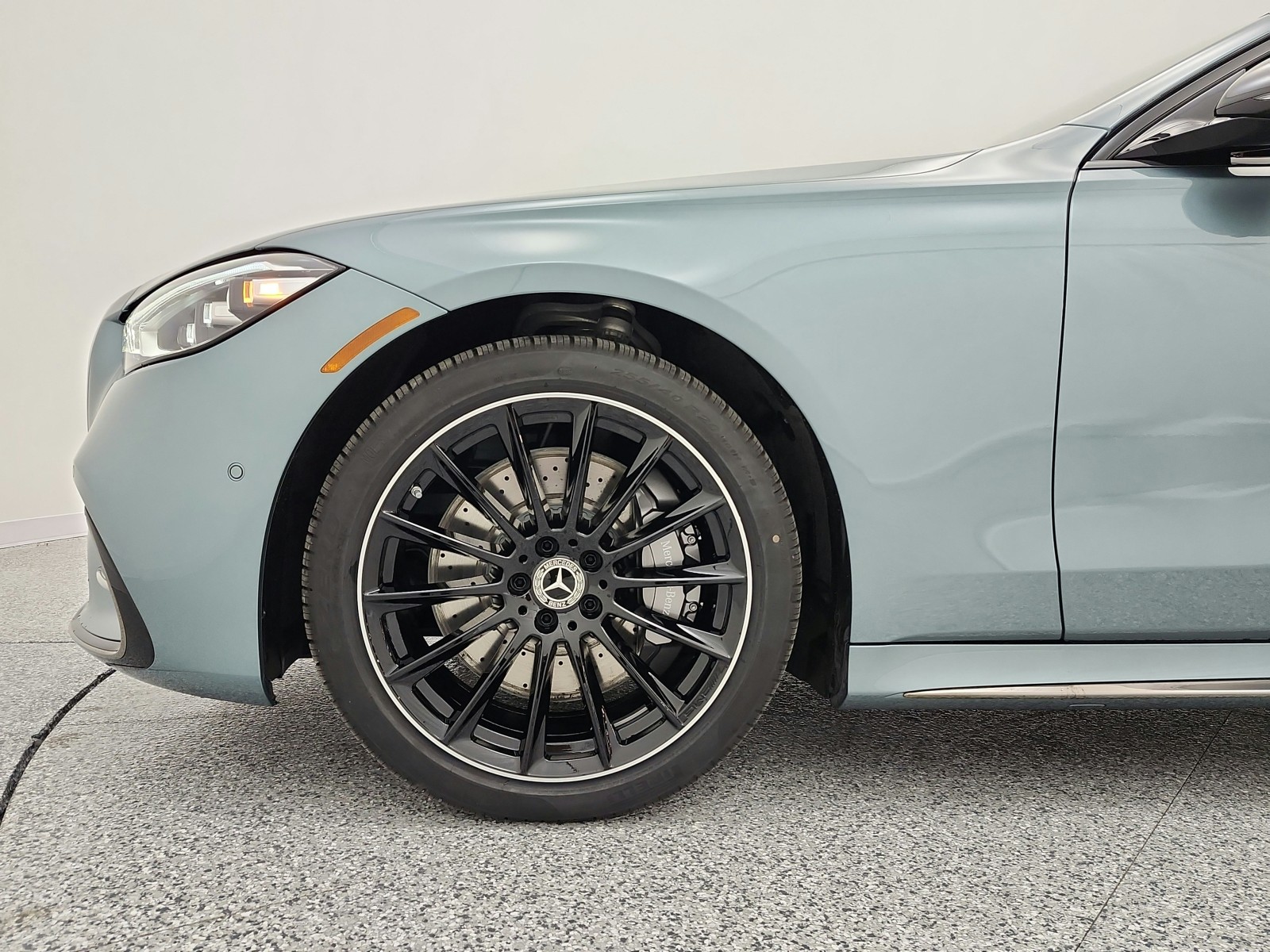 New 2026 Verde Silver Metallic Mercedes-Benz S 500 image 12