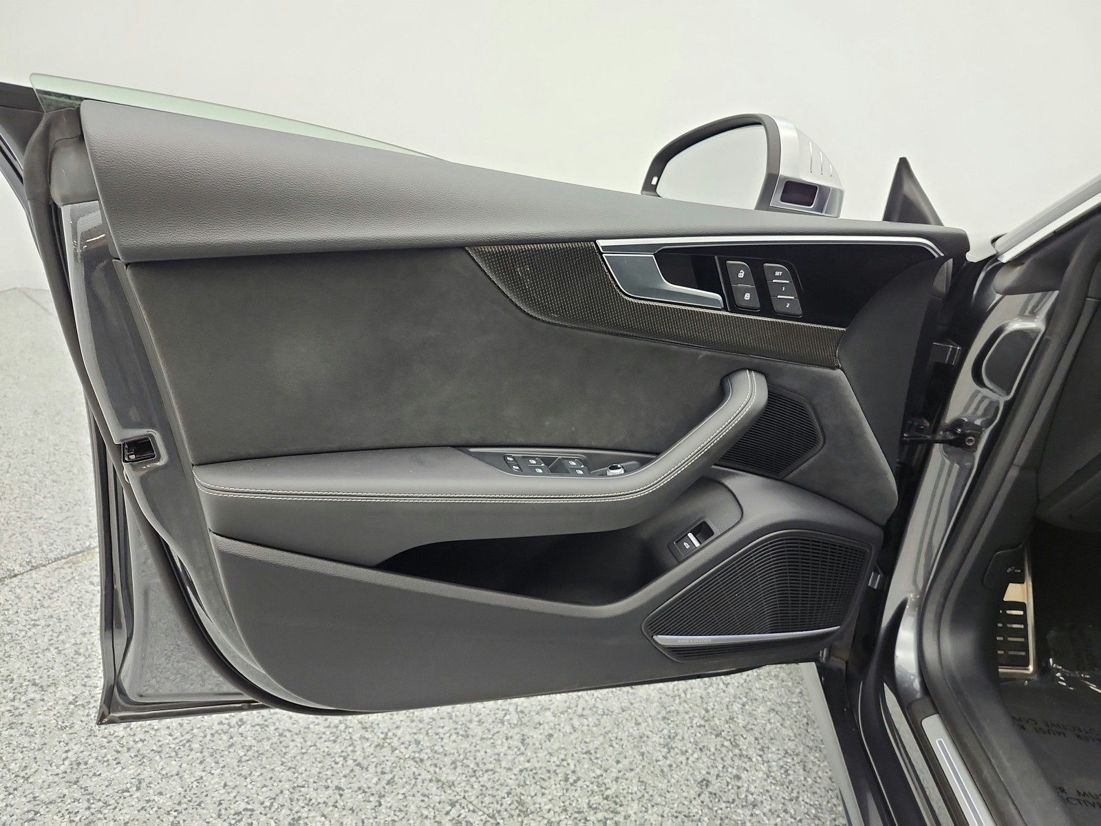 Used 2023 Daytona Gray Pearl Effect Audi Premium Plus 3.0 TFSI quattro image 15