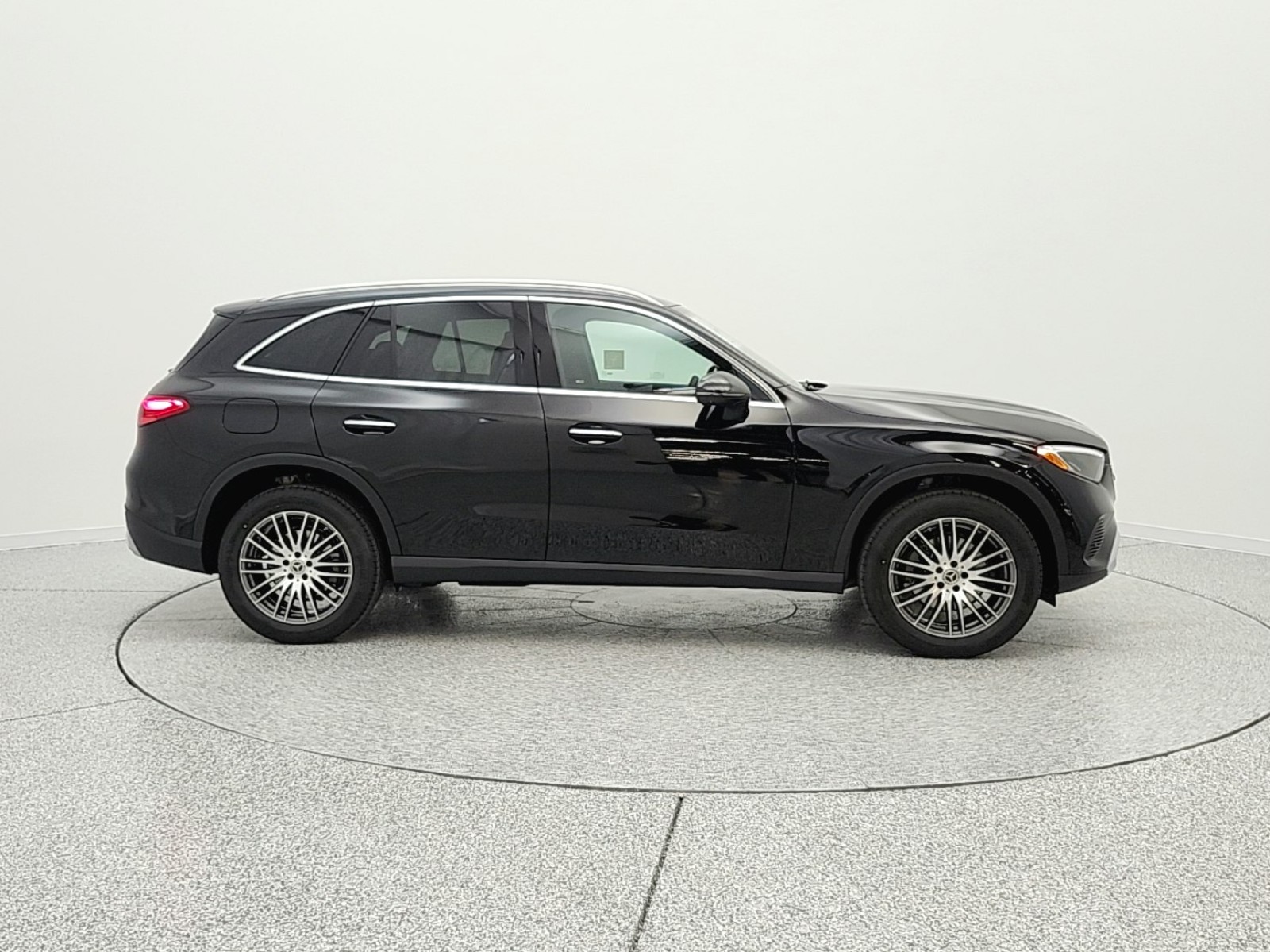 New 2026 Black Mercedes-Benz GLC 300 image 4