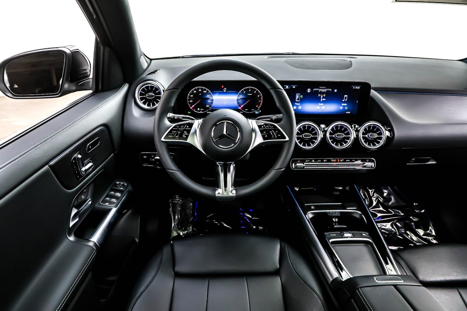 New 2026 Night Black Mercedes-Benz GLA 250 image 4