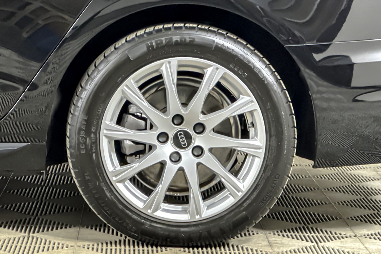 Used 2023 Brilliant Black Audi Premium 40 TFSI quattro image 23