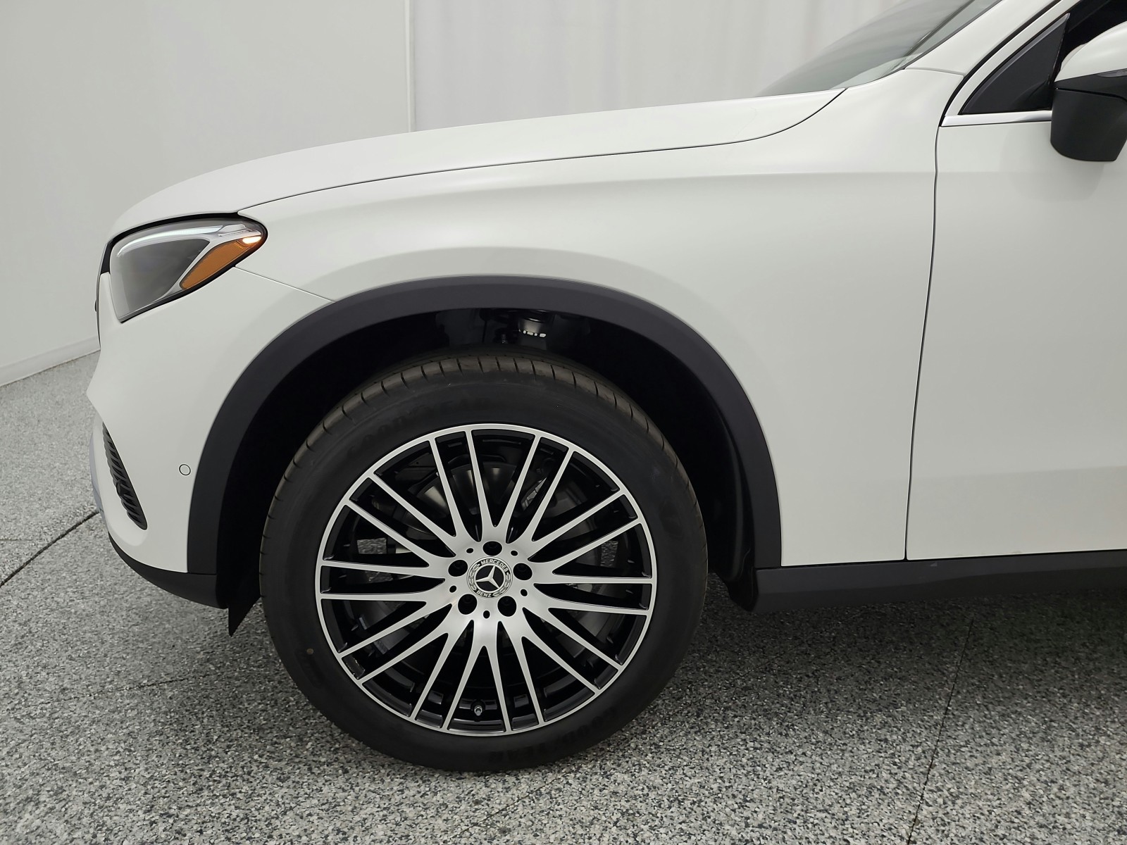 New 2027 Polar White Mercedes-Benz GLC 300 SUV image 13