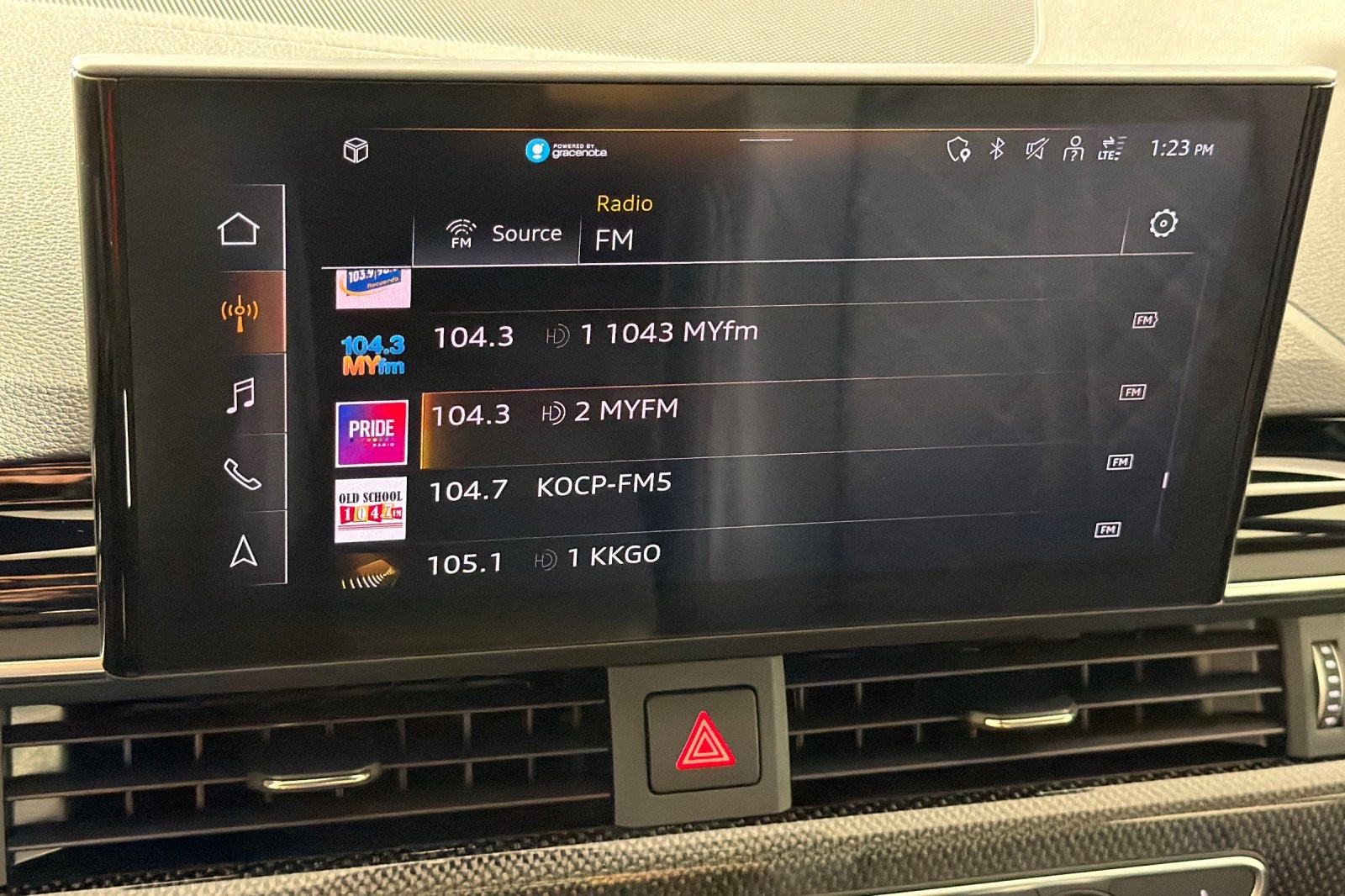 Used 2023 Daytona Gray Pearl Effect Audi Premium Plus 3.0 TFSI quattro image 16