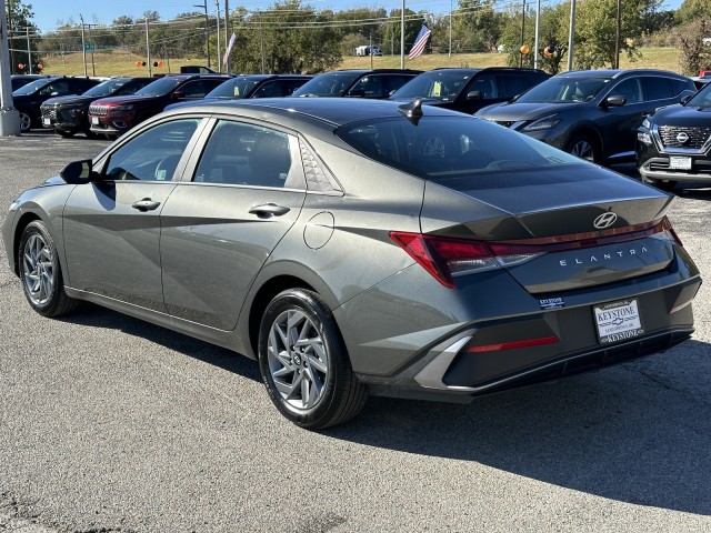 2024 Hyundai Elantra SEL 5