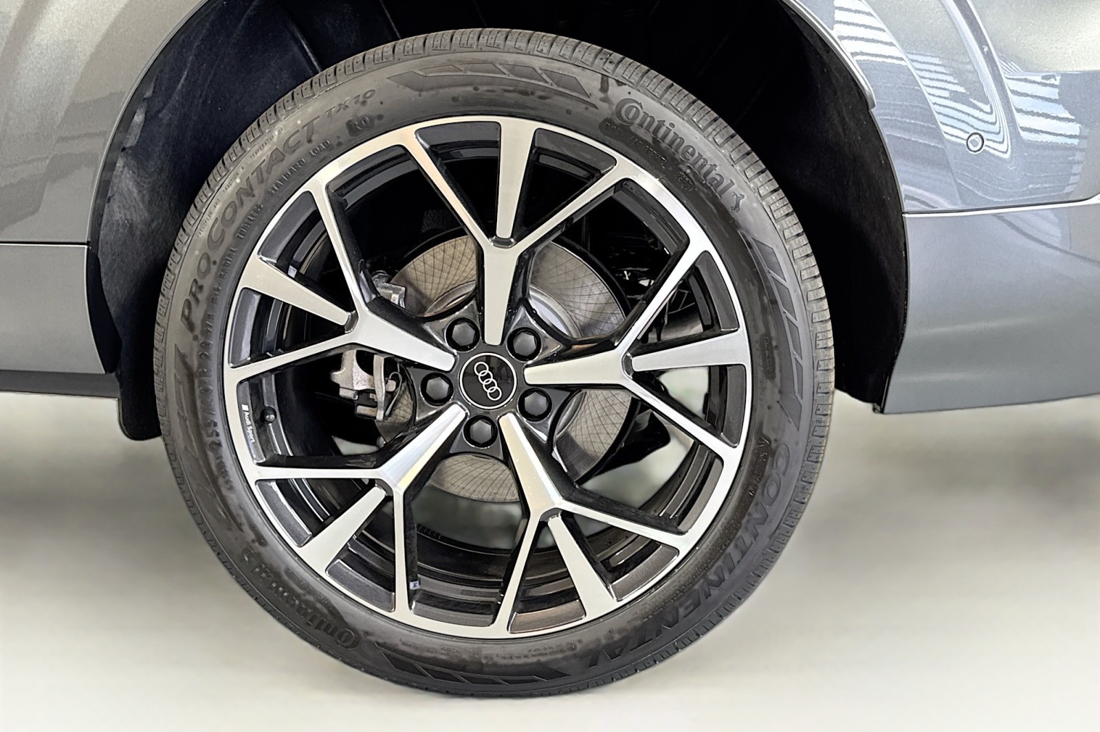 New 2026 Daytona Gray Pearl Effect Audi S line image 10