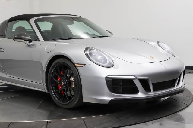 2019 Porsche 911 4 GTS 19