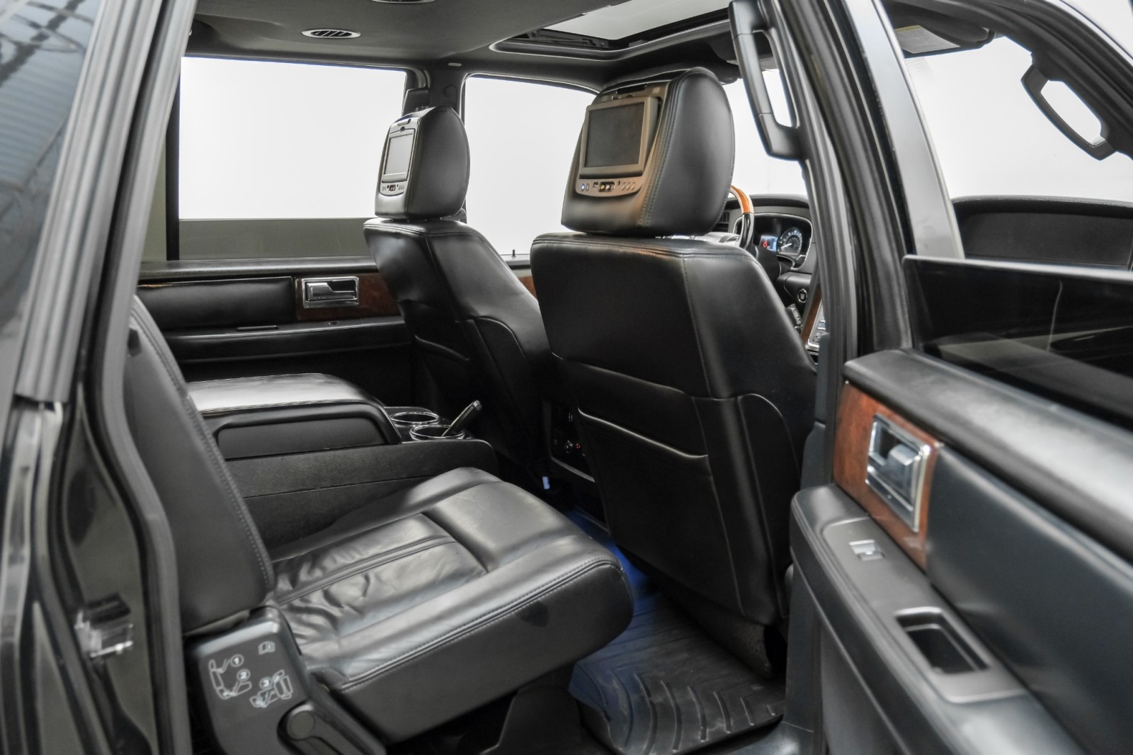 2015 Lincoln Navigator L 4WD 39