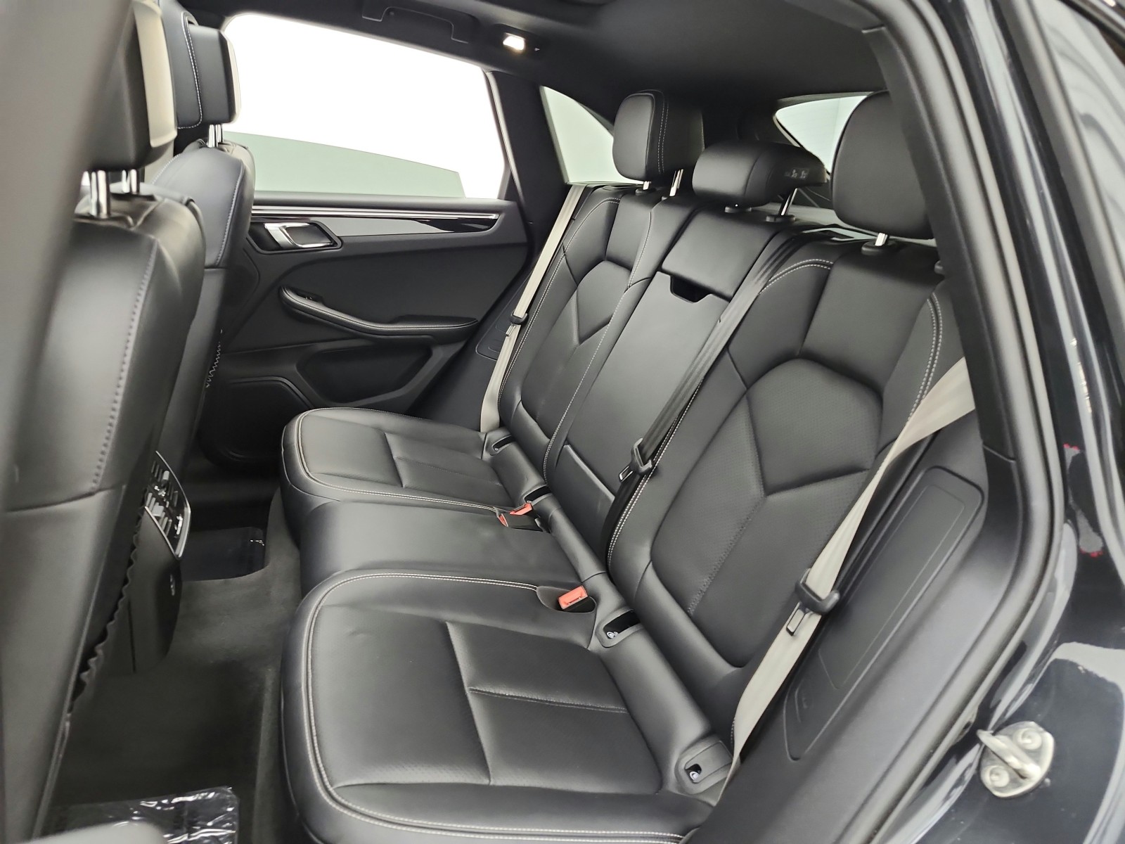 Used 2023 Volcano Grey Metallic Porsche S AWD image 16