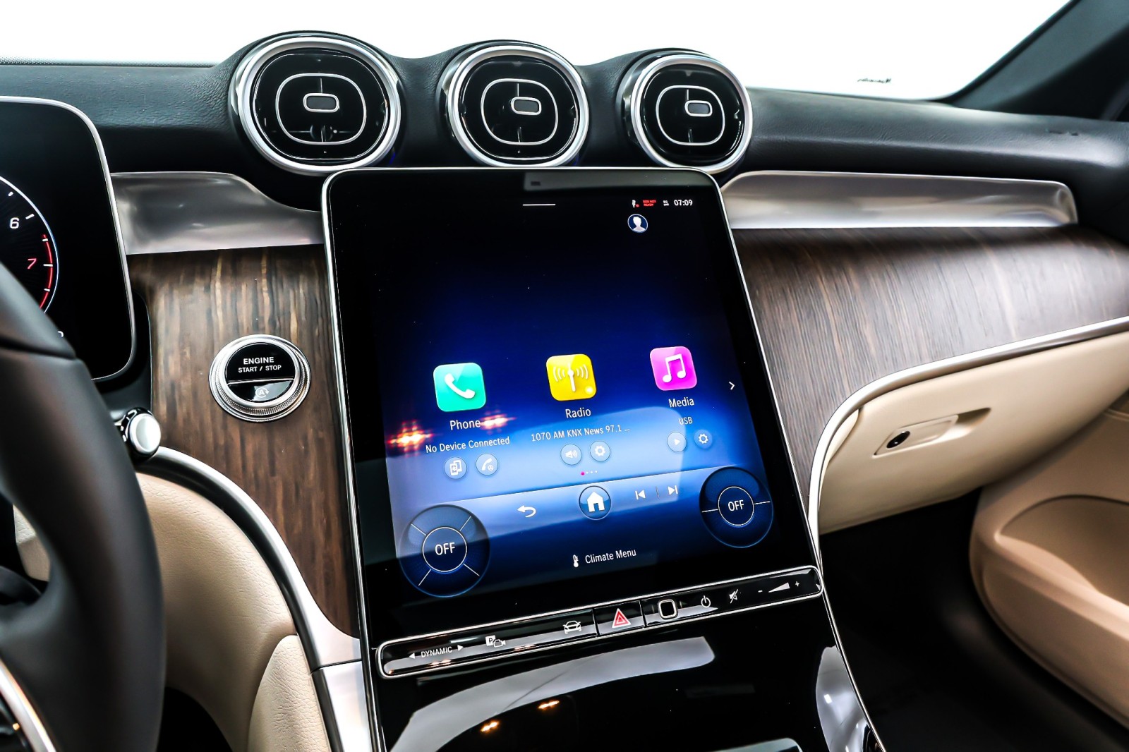 New 2026 Polar White Mercedes-Benz GLC 300 image 6