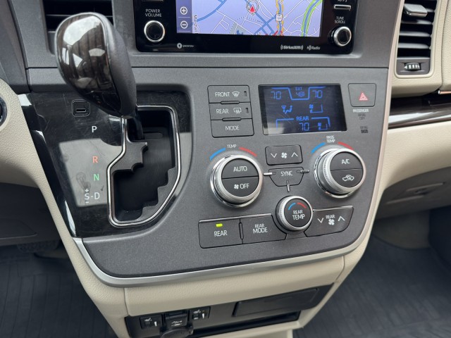 2020 Toyota Sienna XLE Premium 40