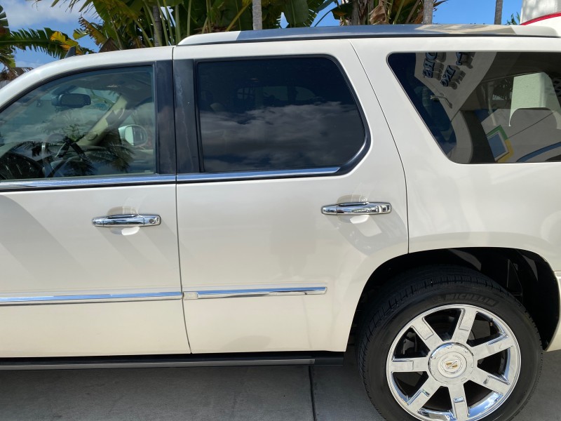 2010 Cadillac Escalade SUNROOF NAV Premium LOW MILES 66,933 in ,
