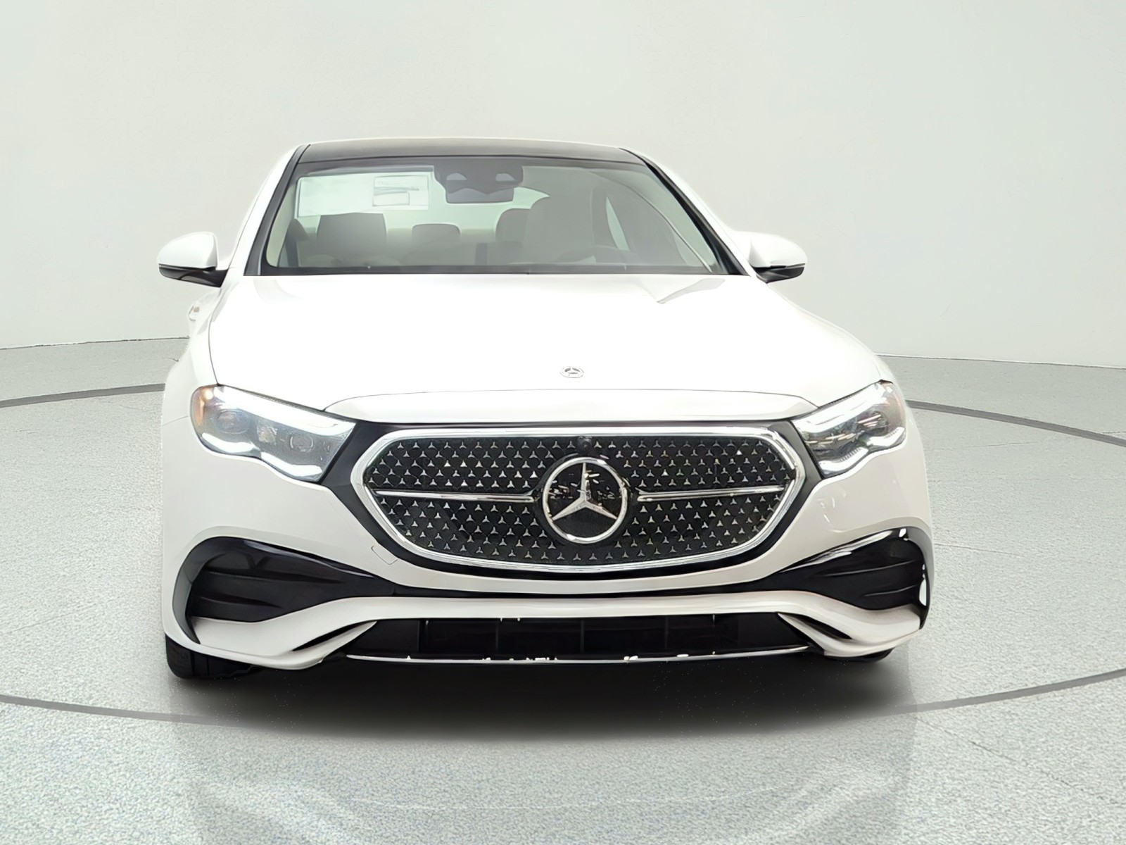 New 2027 MANUFAKTUR Moonlight White Metallic Mercedes-Benz E 450 4MATIC® Sedan image 2