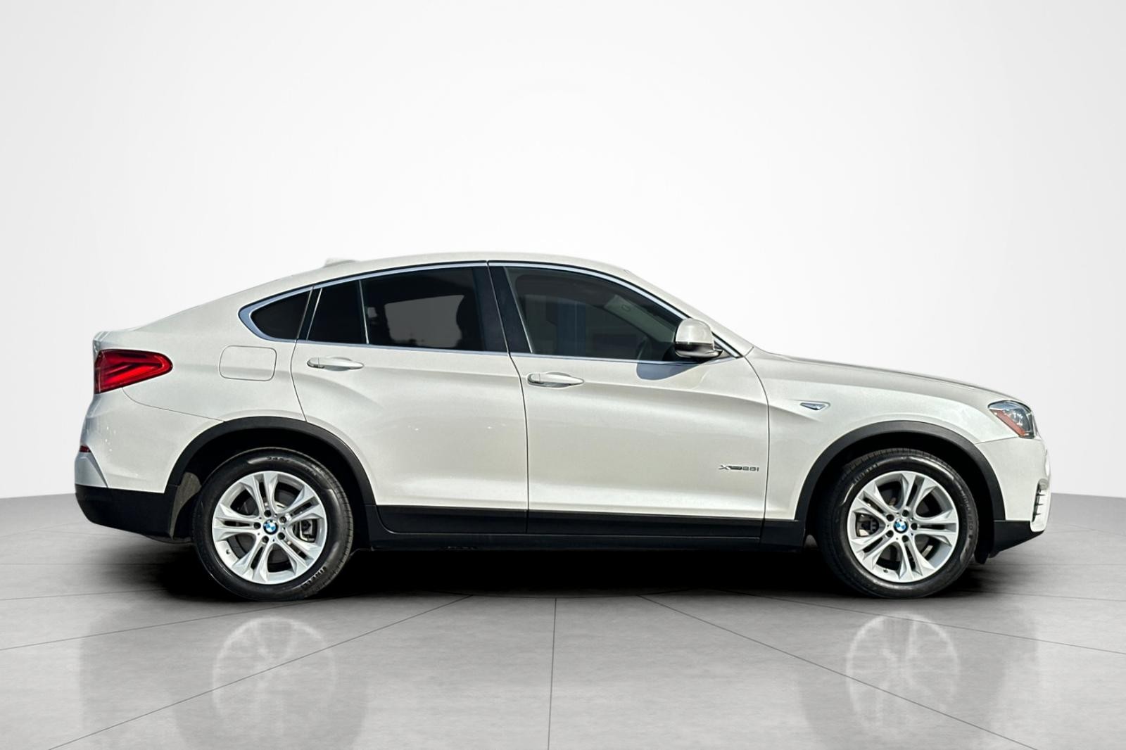Used 2015 Mineral White Metallic BMW xDrive28i image 6