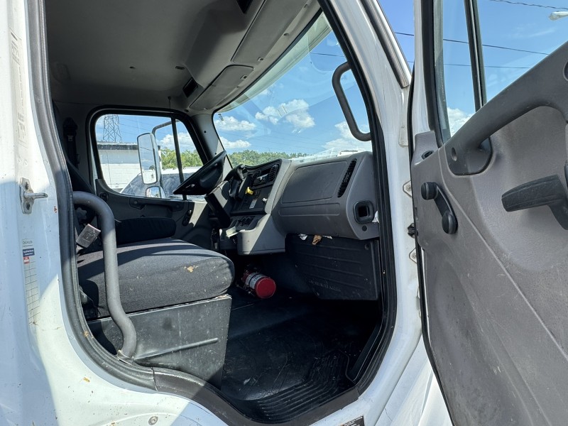2019 Freightliner M2 24' Box Truck w 2 4' Side Doors in ,