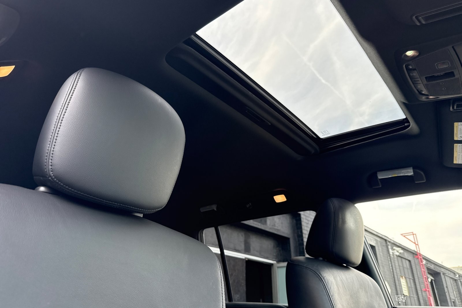 Used 2022 WHITE Nissan 4x4 SL image 17