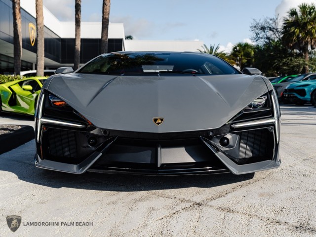 Lamborghini Revuelto