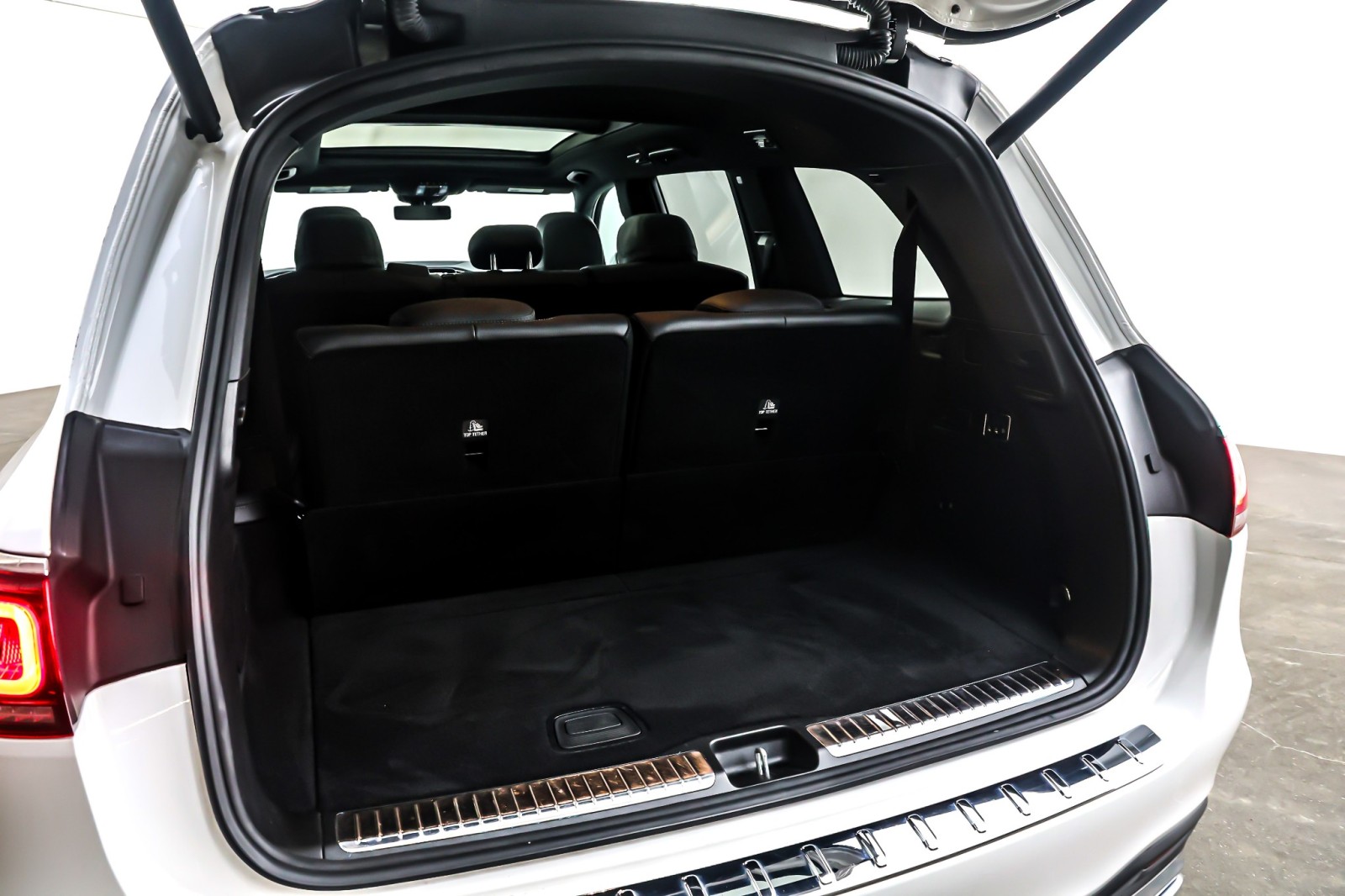 Used 2022 Polar White Mercedes-Benz GLS 450 4MATIC® SUV image 23