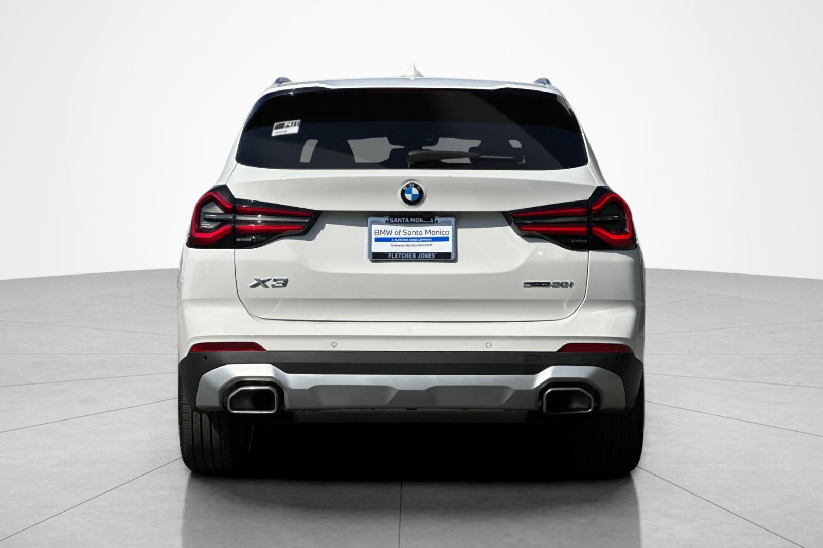 Used 2023 Alpine White BMW sDrive30i image 4